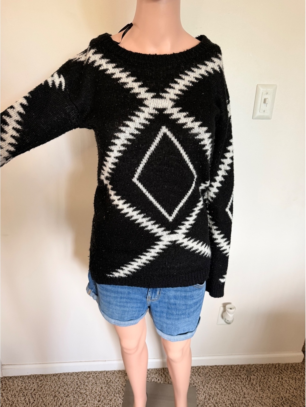 JJ Basics Black and White Geometric Pattern Knit Sweater, S